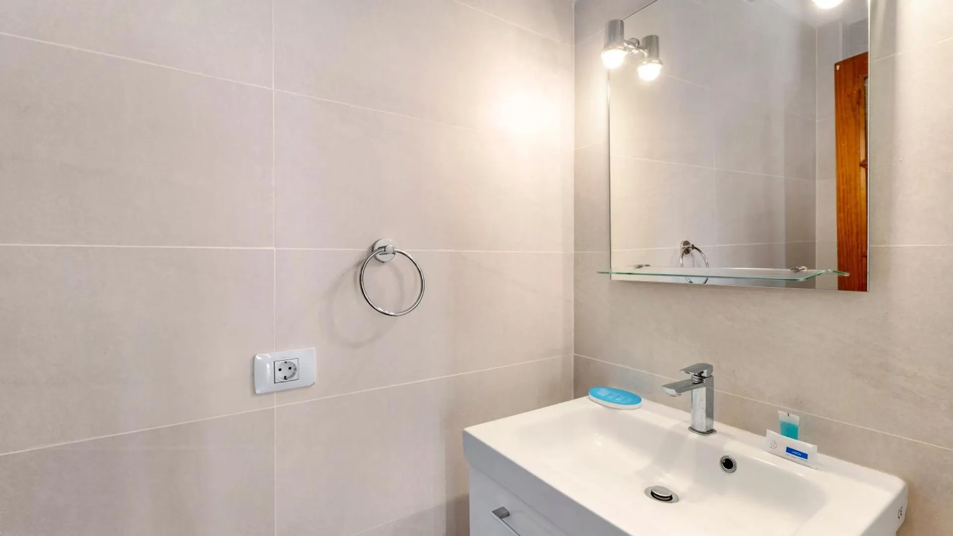 ארונה Duplex Altemar Playa Las Americas